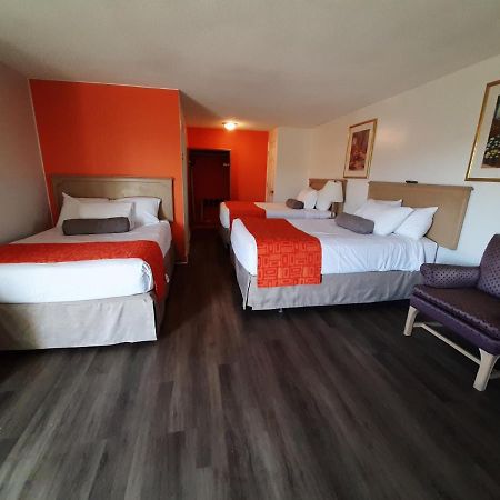 Howard Johnson By Wyndham Woodstock Nb Экстерьер фото