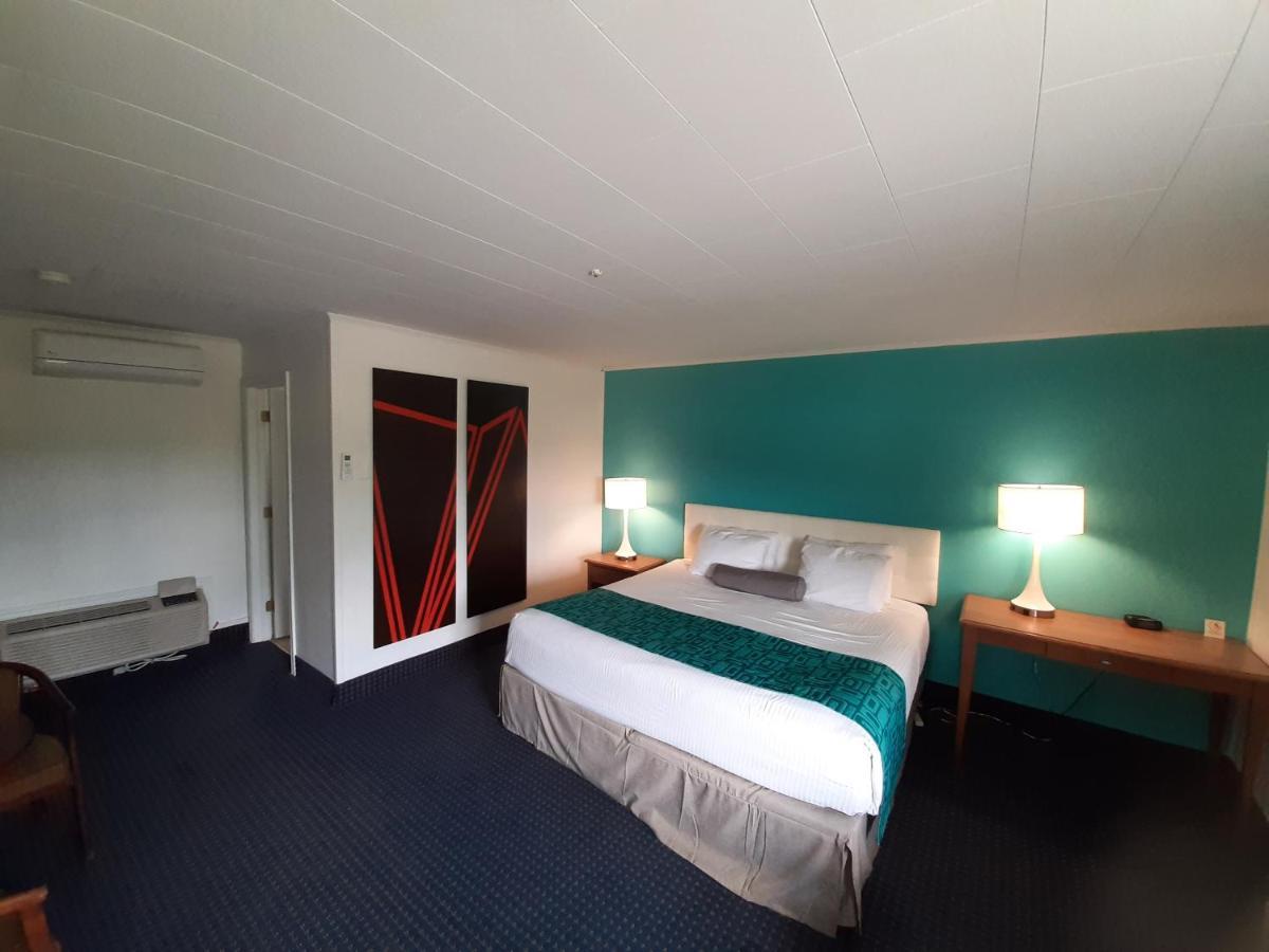 Howard Johnson By Wyndham Woodstock Nb Экстерьер фото