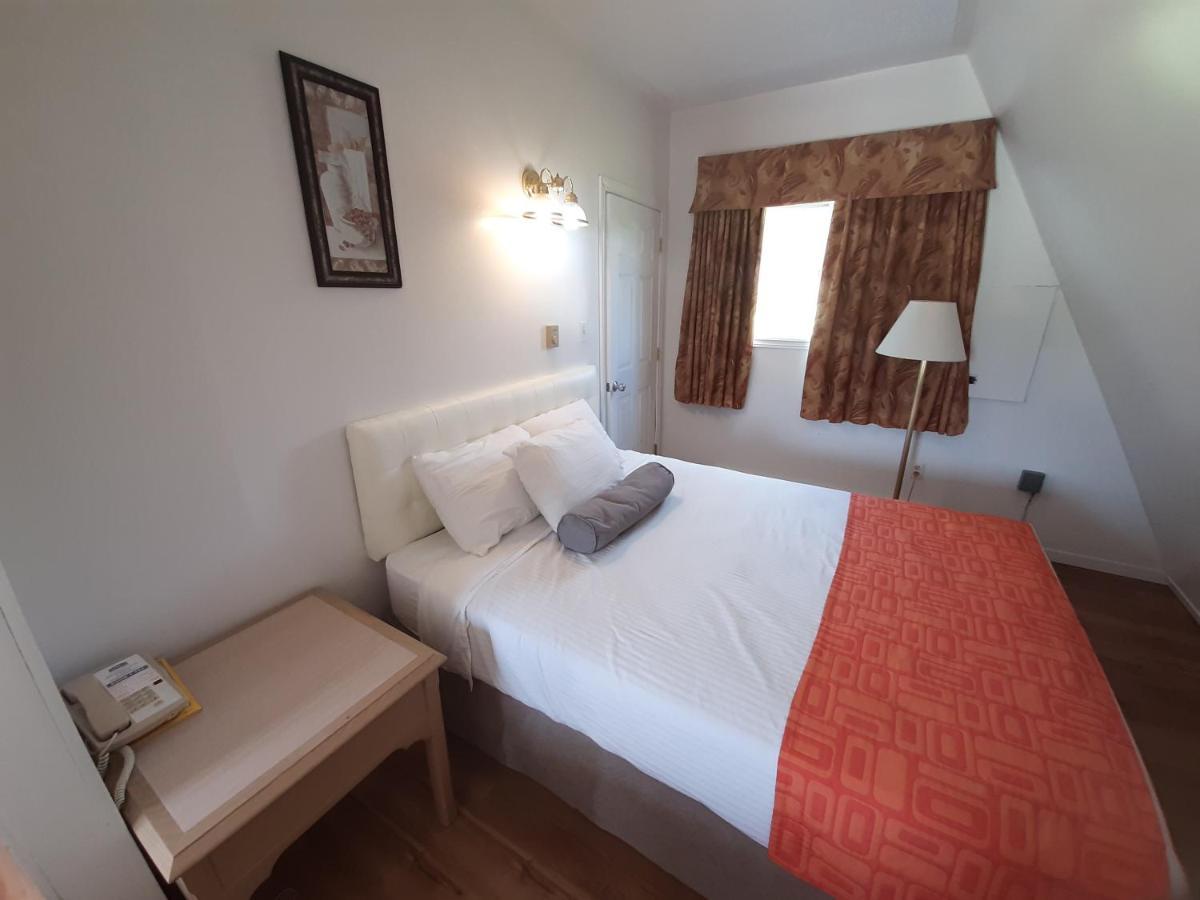 Howard Johnson By Wyndham Woodstock Nb Экстерьер фото