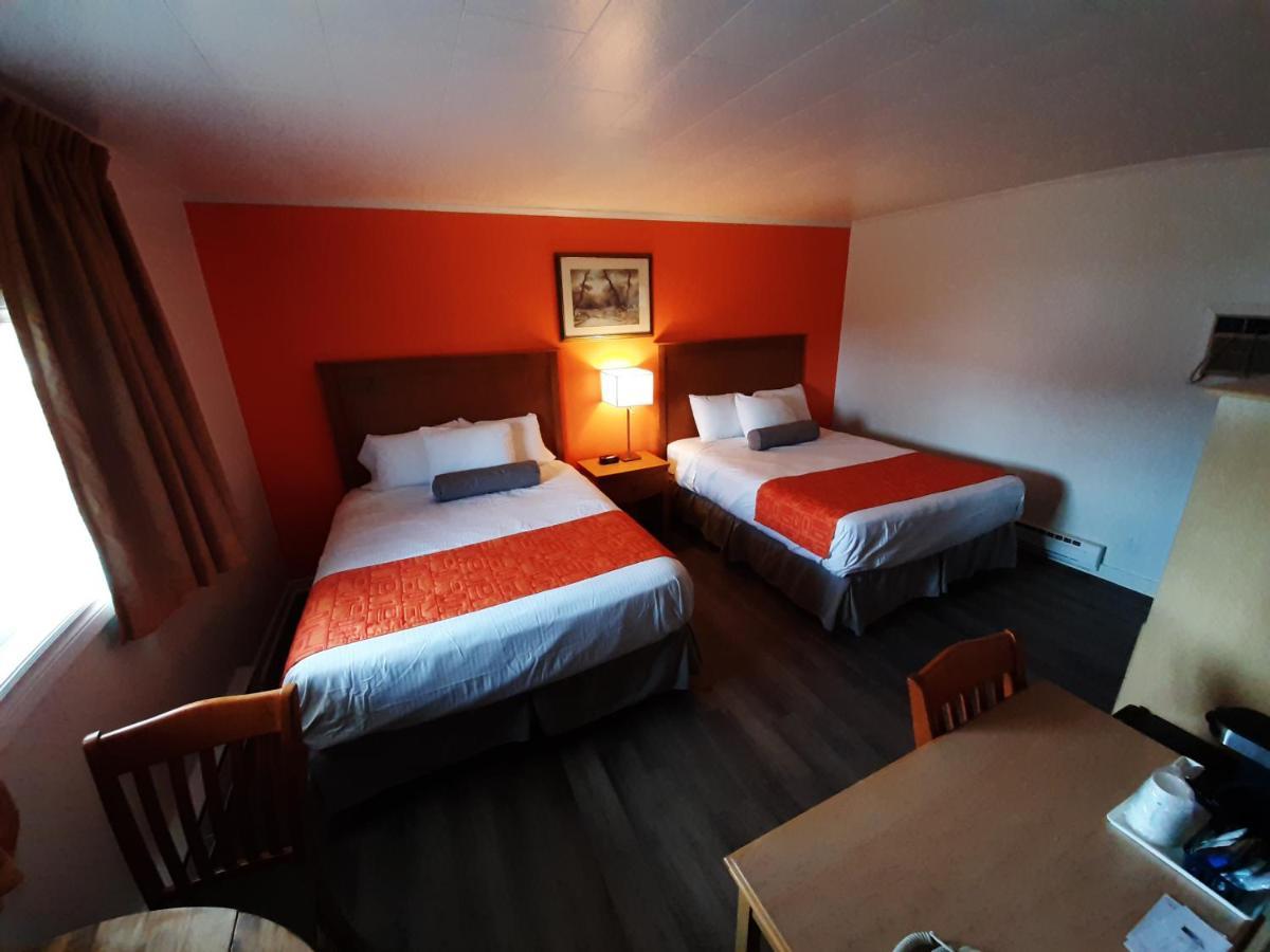 Howard Johnson By Wyndham Woodstock Nb Экстерьер фото