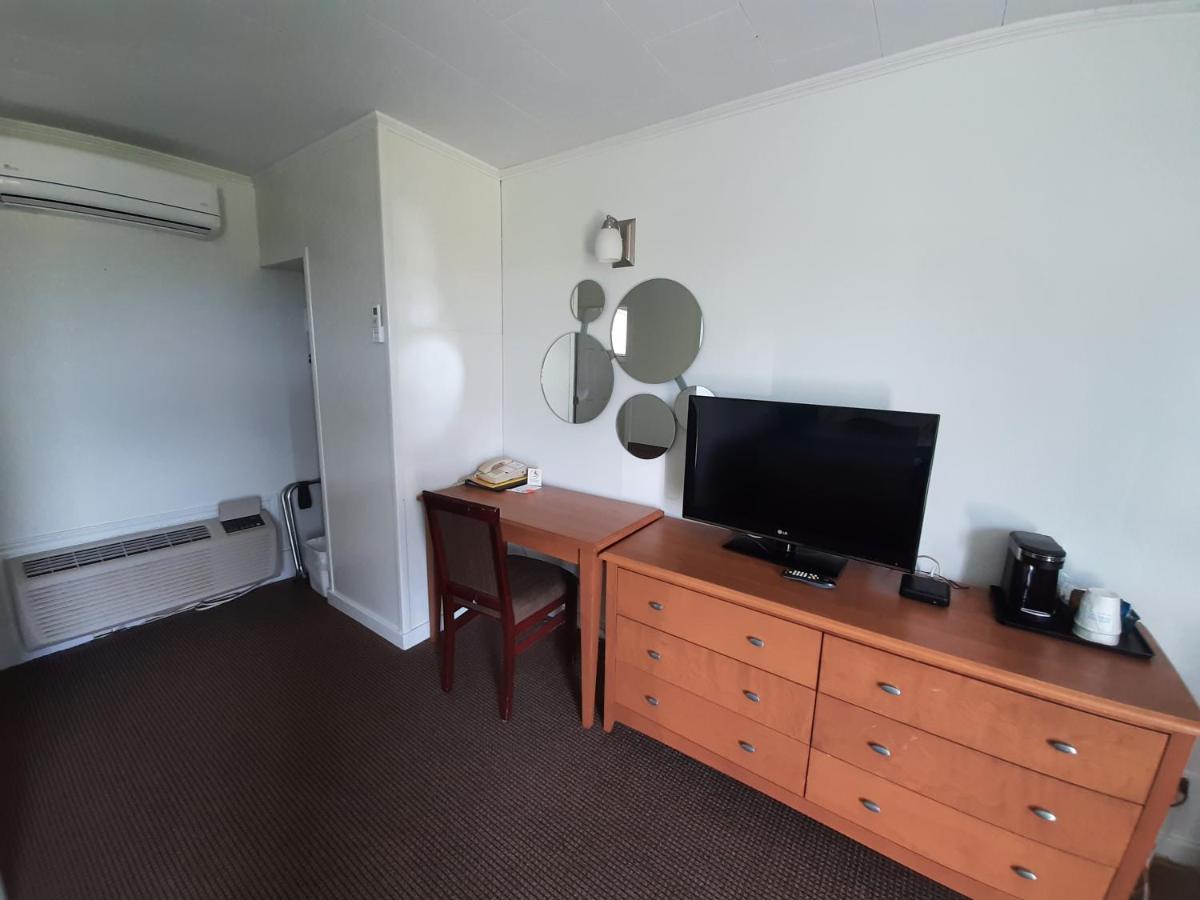Howard Johnson By Wyndham Woodstock Nb Экстерьер фото