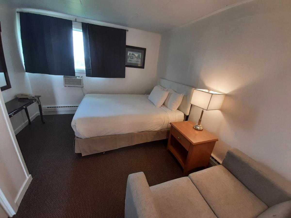 Howard Johnson By Wyndham Woodstock Nb Экстерьер фото