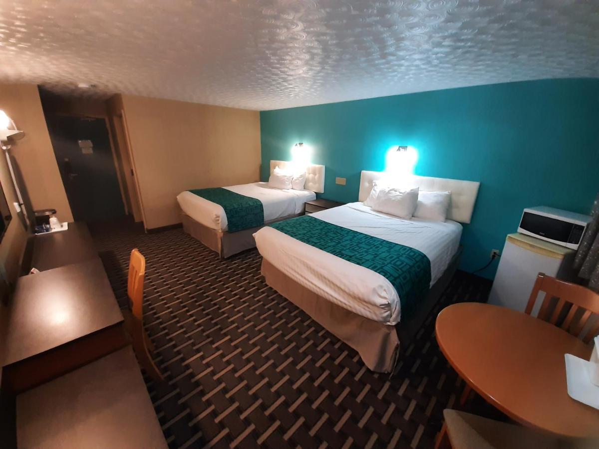 Howard Johnson By Wyndham Woodstock Nb Экстерьер фото
